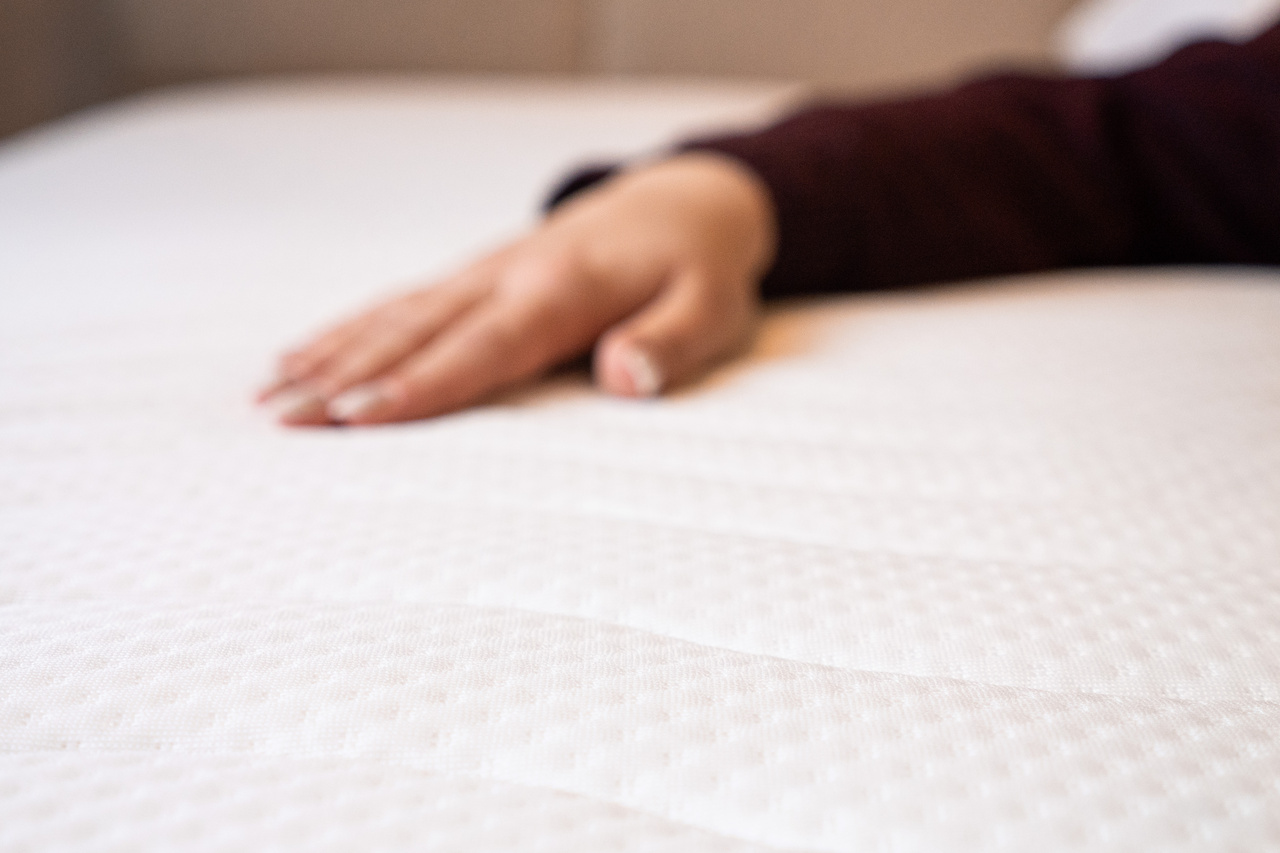 Pokrowiec na materac – z czego powinien być wykonany i jak go pielęgnować?