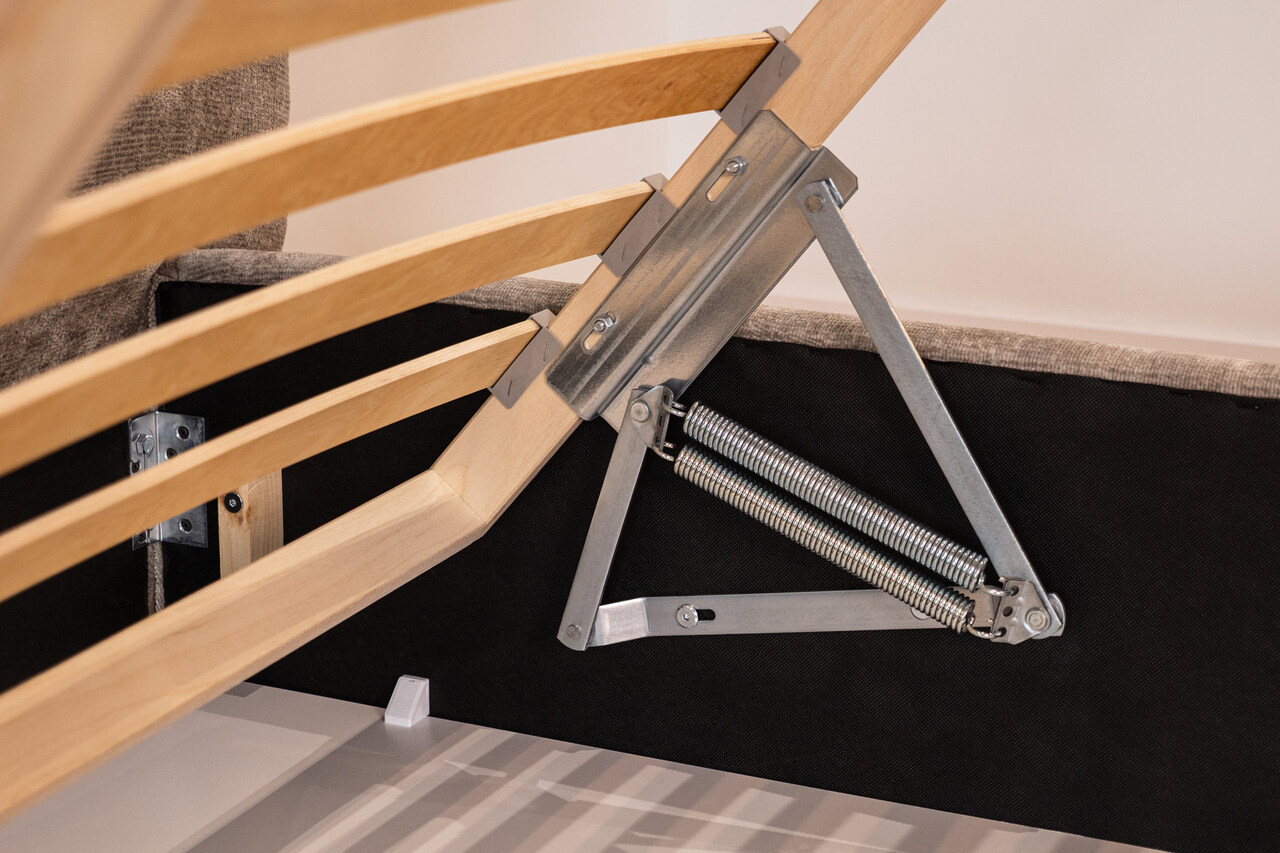 Pojemnik na pościel, czyli jakie są rodzaje stelaży i mechanizmy podnoszenia?