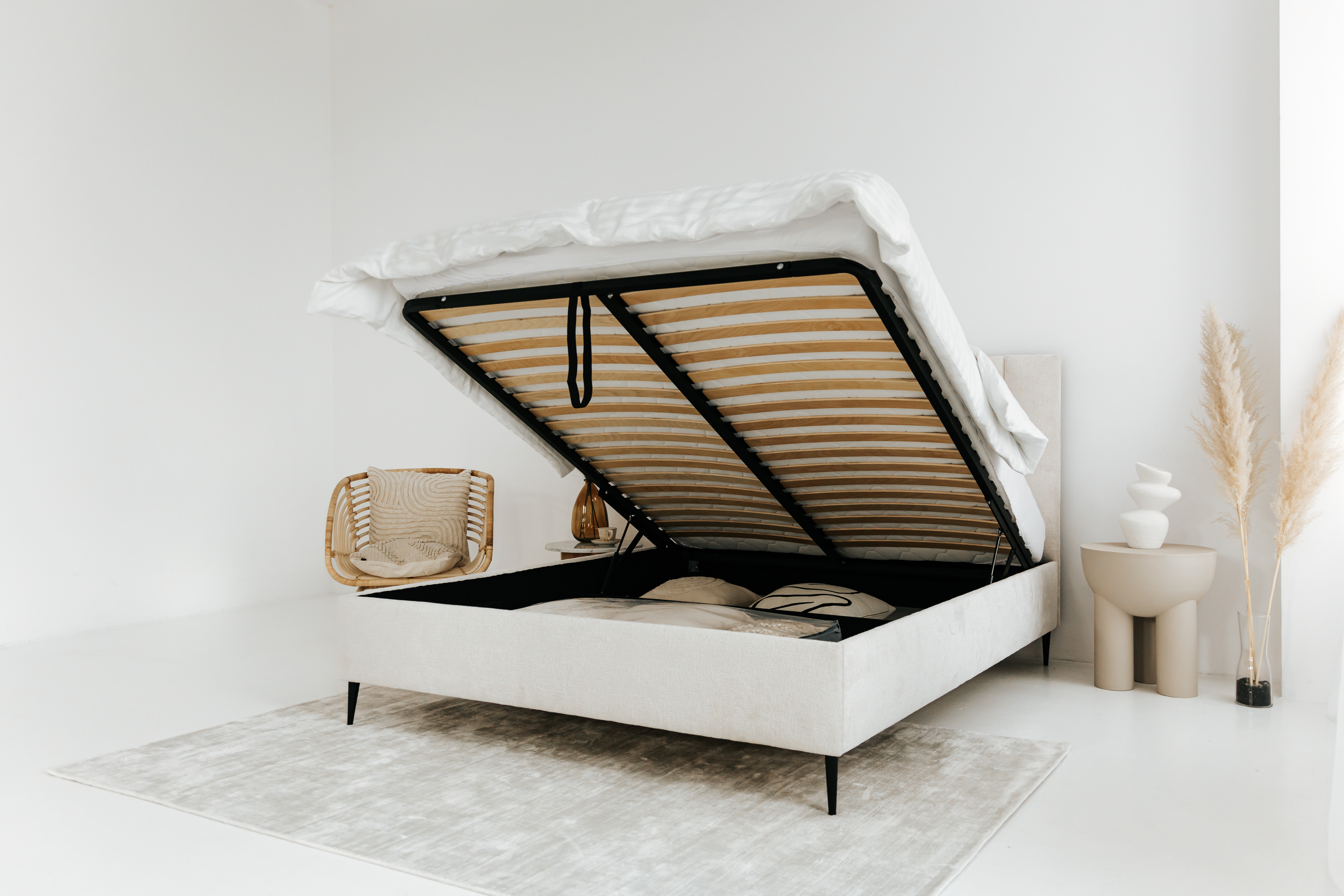 Czy pojemnik na pościel sprawia, że łóżko tapicerowane jest mniej trwałe?